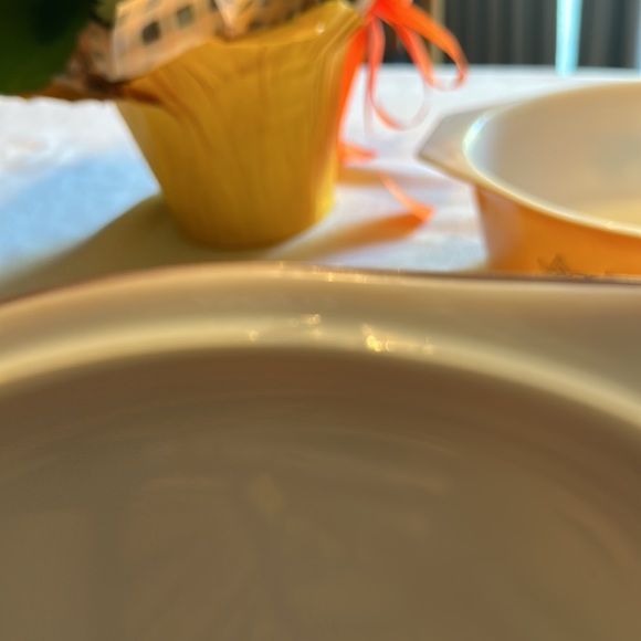 Pyrex Old Orchard 2 1/2 quart covered baking dish. - Picture 7 of 7